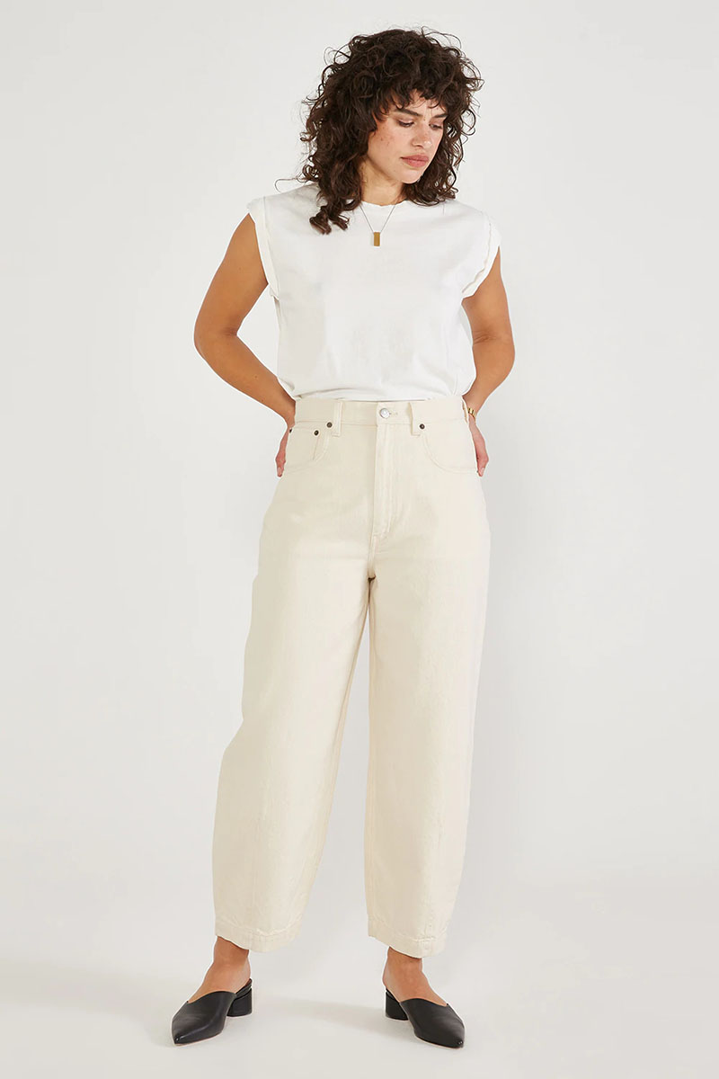 Woman wearing Iris relaxed taper jeans by Etica