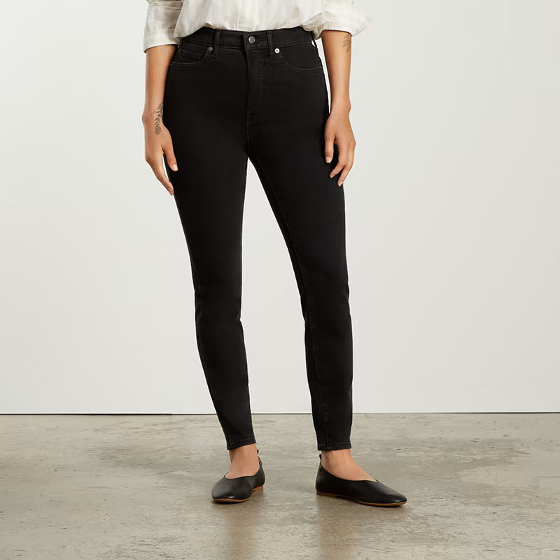 Woman wearing Everlane-Way-High Skinny jeans with black flats